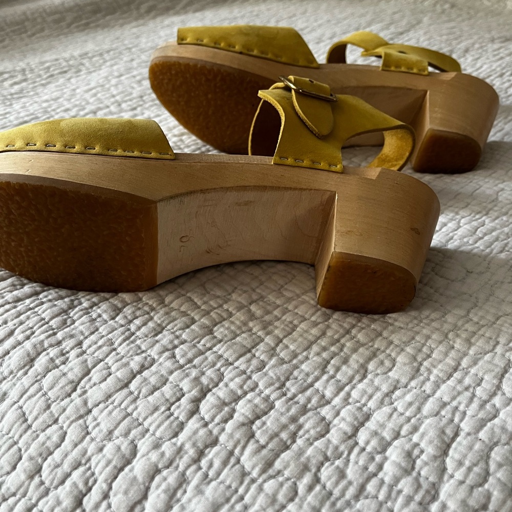 Bryr Emma Spanish toe mustard Yellow clogs - Picture 3 of 4